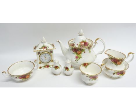 EXTENSIVE ROYAL ALBERT OLD COUNTRY ROSES CHINA DINNER AND TEA SERVICE  OF APPROXIMATELY ONE HUNDRED AND FORTY PIECES includin