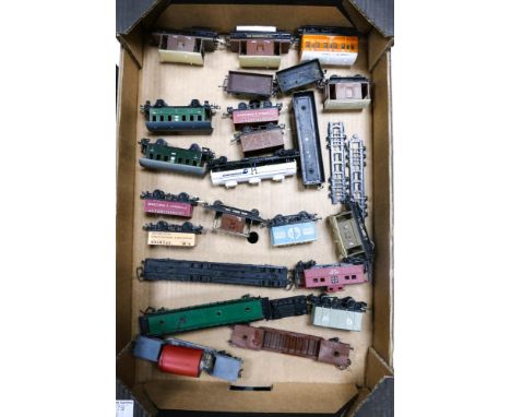 A Mixed Collection of Model Railway Carriages to include examples by Lima, Bachmann, Hornby etc. (1 Tray) 