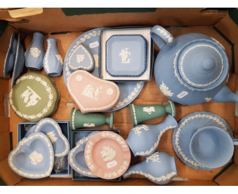 A collection of Wedgwood jasperware items to include teapot, cup and saucer, trinket box, plate etc (1 tray). 