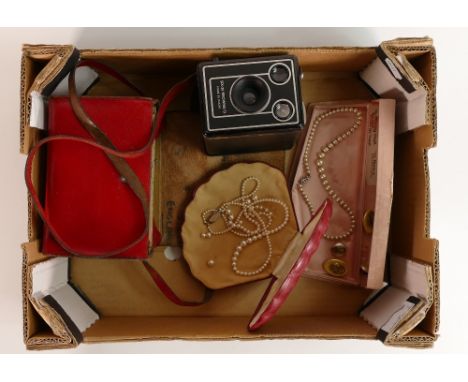 A mixed collection of items to include 2 vintage ladies sets of pearls (1 a/f), AA motor badge &amp; cased Brownie Six 20 D c