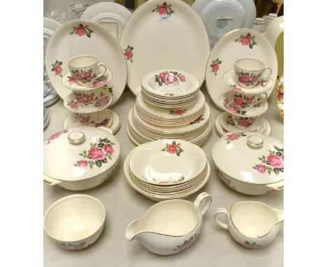 An Alfred Meakin dinner and tea service, including meat plates, tureens, sauce boat, etc.