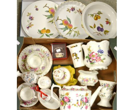 Decorative Ceramics and Tableware - a Royal Worcester Arden cheese plater (boxed);  a Royal Worcester Evesham flan dish;  a R