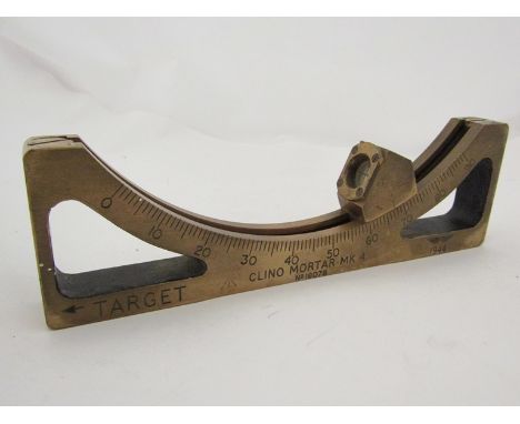 A WW2 solid brass clino mortar Mk 4 clinometer with aiming level