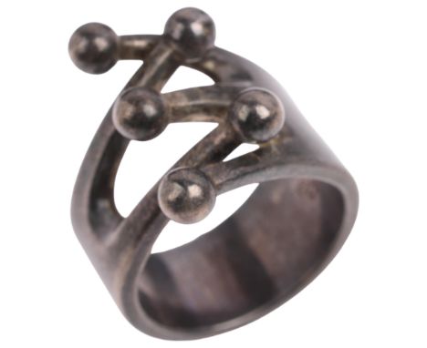 ANNA GRETA EKER - a Vintage Norwegian modernist sterling silver 'Jester' ring, maker AGE, setting height 18.9mm, size M, 11g 