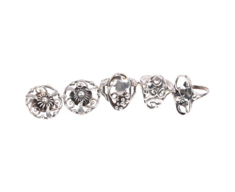 Various Art Nouveau style Danish silver jewellery, comprising pair of clip-on earrings and 3 rings, sizes N, P and R, 19.7g t