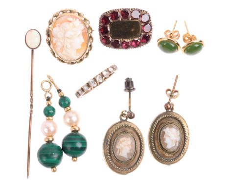 Various Antique jewellery, including Georgian garnet cluster brooch, 9ct gold shell cameo brooch, 4.3g, opal stickpin, 1g, et