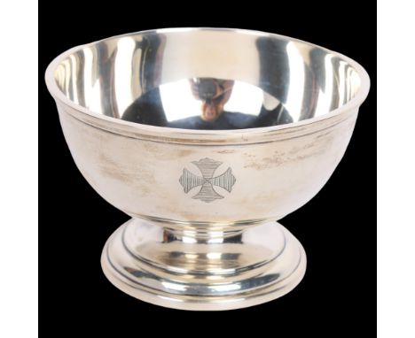 A late Victorian silver communion pedestal bowl, Blunt Wray & Co, London 1898, circular form with engraved cross, diameter 9c