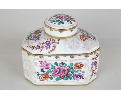 A Sampson porcelain octagonal tea caddy in the Chinese style with floral design, imitation character marks to base, 10.5cm hi