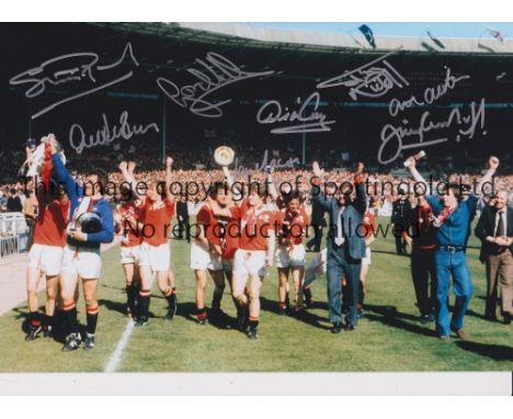 MAN UNITED  AUTOGRAPHS       A 12 x 8 col photo of players parading the FA Cup around Wembley on a lap of honour following a 