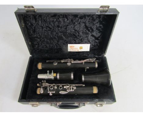 Vintage Lark M4001 clarinet in case 