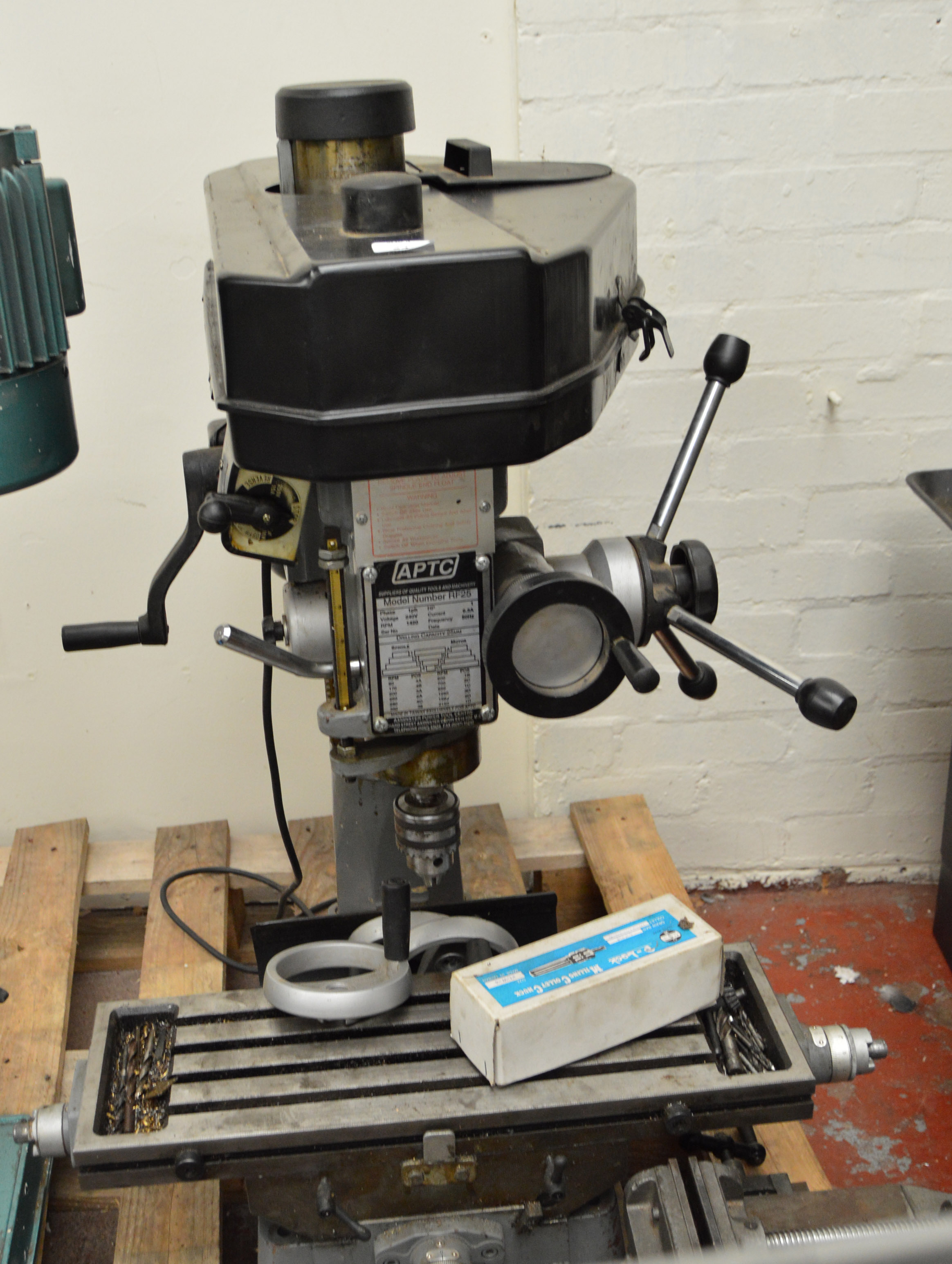 APTC MILLING MACHINE MODEL NUMBER RF25, WITH STAND, MACHINE VICE