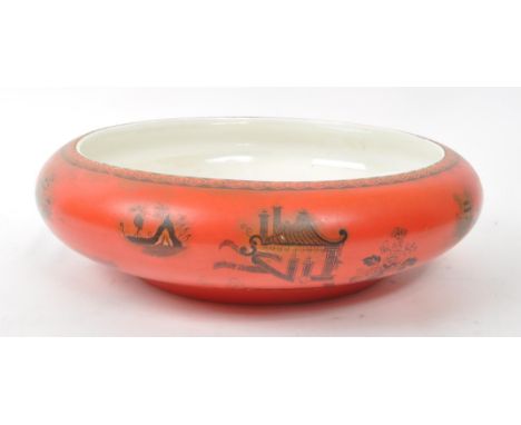 Pountney &amp; Co. - Bristol - An early 20th century Pountney &amp; Co. Bristol ceramic centerpiece bowl. The bowl having whi