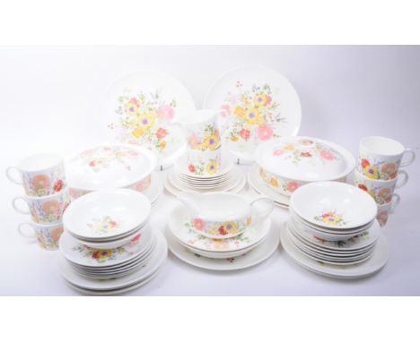 Wedgwood - Summer Bouquet - Late 20th century china dinner service comprised of cups, saucers, jugs, lidded serving dishes, s