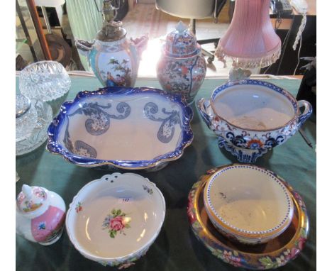 A mixed lot of ceramics, to include: a Poole Pottery bowl, a Japanese Imari ginger jar and cover, a Doulton Burslem washbowl,