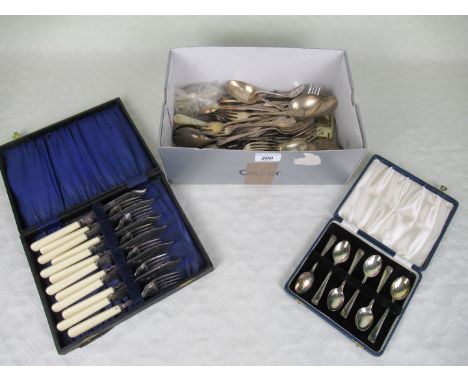 A quantity of silver plated flatware, to include: a cased set of six coffee spoons and a cased set of bone handled fish knive