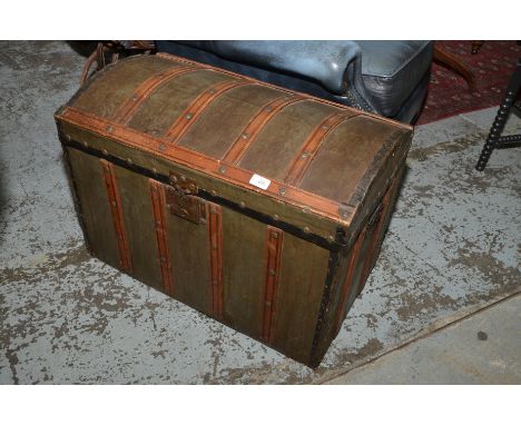 Wooden slatted dome top trunk