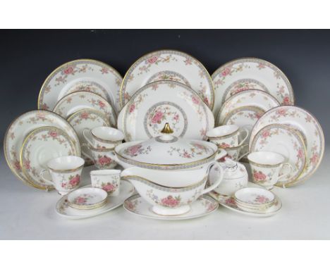 A Royal Doulton Canton pattern part dinner service, H.5052, including; ten dinner plates 27cm diameter, six side plates 20.5c