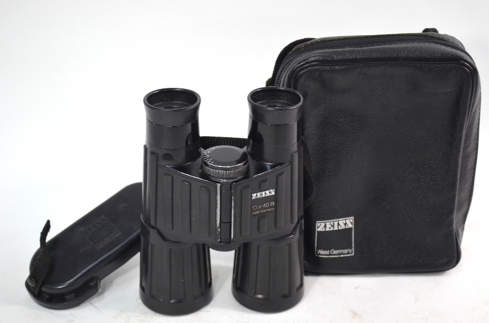 A Pair Of Zeiss 10 X 40B Rubber Armoured Binoculars No 1930211 In   Original 