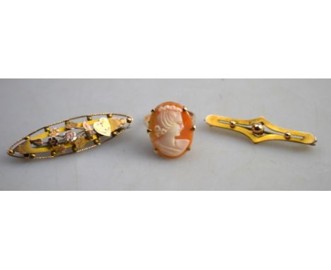 A 9ct rose gold ring set with shell cameo of female, size M 1/2 to/w two yellow metal bar brooches, both a/f