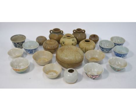 Twenty one small ceramic wares, including: a circular box and cover, 9.5cm diameter; two famille rose wine cups with six-char