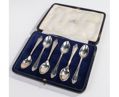 Set of six George V silver coffee spoons, Sheffield 1922, Mappin &amp; Webb, each with pointed terminals, housed in original 