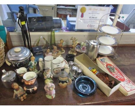 A mixed lot to include Hummel figures, a German tankard, a boxed Barnsbury puppet, glassware and other items 