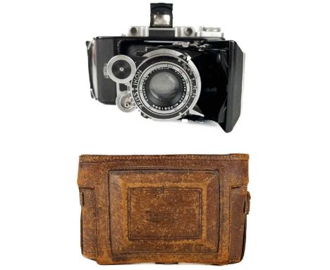 A Zeiss Ikon Super Ikonta 531/2  Rangefinder Folding Camera black. 1937 Serial No E31202, fitted with a Carl Zeiss Jena Tessa