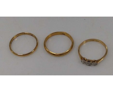 Two hallmarked 22ct gold wedding bands, gross weight 4.8g, together with a three stone diamond ring, stamped '18ct PLAT' weig