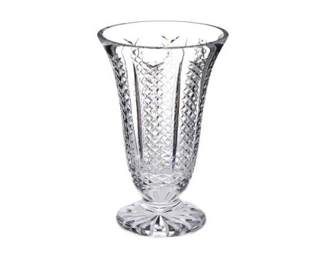 WATERFORD CRYSTAL VASE WITH STARCUT BASE. HEIGHT: 10 INCHES.DIAMETER: 6 INCHES.IN GOOD CONDITION.