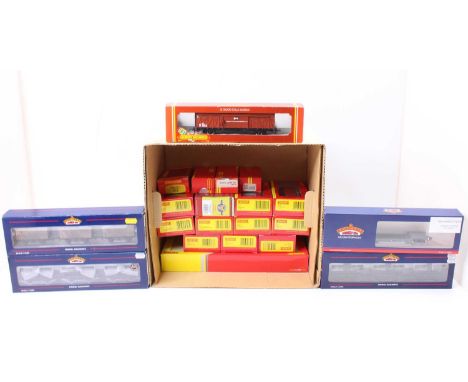21 various boxed Hornby, Bachmann and Triang 00 Gauge rolling stock and wagons, to include Hornby BR 20 Ton Coke Hopper Wagon