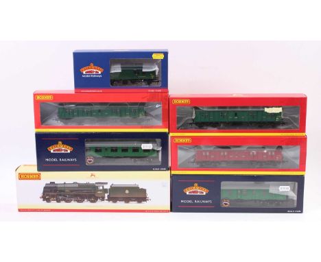 Hornby and Bachmann 00 Gauge locomotive and stock group, to include Hornby R2634X No.45512 Bunsen Class 7P Locomotive, Bachma