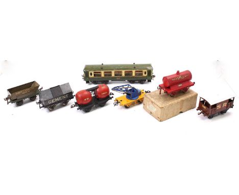 Hornby - one coach &amp; 6 wagons: 1923-4 Pullman dining saloon, green &amp; cream, badly playworn; 1930-2 Brake van SR light