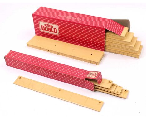 Two Hornby-Dublo items: box of 6x 5086 platform extensions (M-BM) with box of 6x 5087 platform extension fences (M-BE). Both 
