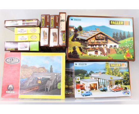One tray containing a large collection of various Faller, Ratio, Heljan and other N gauge lineside and railway related kits, 