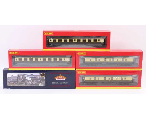 Bachmann and Hornby 00 Gauge locomotive and stock group, to include Bachmann 32-953DC Standard Class 4MT, together with 4 Hor