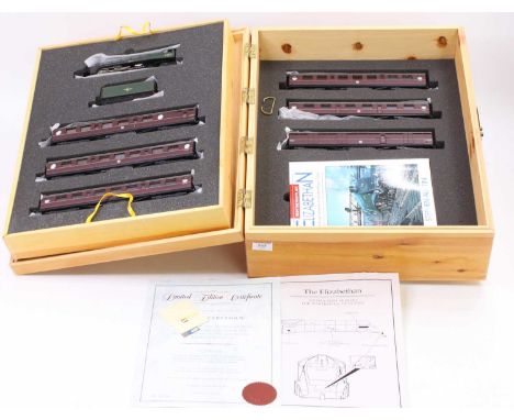 A Bachmann limited edition No. 384 of 1000 released The Elizabethan Gift Set comprising of No. 60017 Silver Fox locomotive in