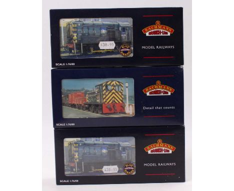Bachmann Diesel Locomotive 00 Gauge Group, 3 examples to include 31-338 04 Diesel Shunter D2282, 32-100 08 Diesel Shunter No.