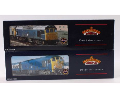 Bachmann Diesel Locomotive 00 Gauge Group, 2 examples to include 32-400 Class 25/3 Diesel BR Green D7645, and a No.32-426 Cla
