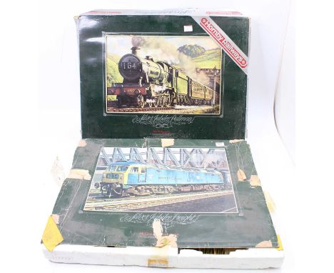 Two train sets: Hornby R687 Silver jubilee Pullman consisting of ‘Albert Hall’ loco &amp; tender with 4 Pullman coaches &amp;