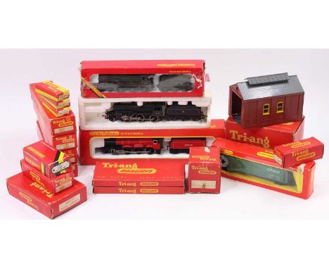 Large tray of Triang/Triang Hornby items: R765 'The Lord Westwood' 4-6-0 loco &amp; tender; R150 LNER B12/3 loco &amp; tender