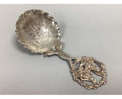 A Decorative Edwardian Hallmarked Silver Caddy Spoon, SBL, Chester 1902 (F import mark), allover detailed in relief, approxim
