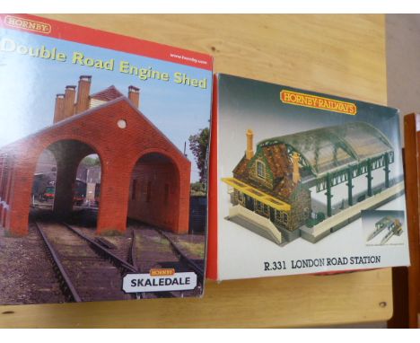 Hornby 00 gauge scale models - Skaledale - Double Road Engine shed R8581 & R.331 London Road Station