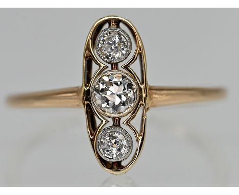 Antiker Ring mit 3 Altschliff-Diamanten, zus. ca. 0,4 ct, um 1900585/- Gelbgold; Gesamtgewicht: ca. 1,8 g; 3 untereinander ge