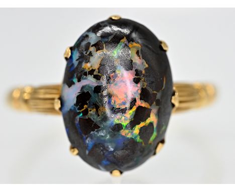 Antiker Ring mit seltenem Koroit-Boulder-Opal, ca. 4 ct, um 1900585/- Gelbgold; Gesamtgewicht: ca. 4,1 g; seltener Koroit-Bou