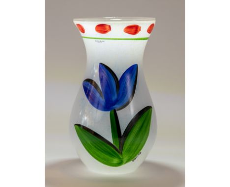 Vase "Tulipa", Ulrica Hydman-Vallien (1938 - 2018), Kosta Boda, Schweden, 90er Jahre des 20. Jh.Klarglas, überfangen mit eine