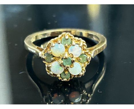 9ct Gold ring set with opal & emerald Weight 2.2g Size K 