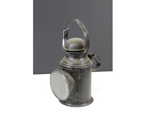 The Reform Lighting Co, London, patent petroleum lamp, 35.5cm high 