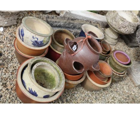 Strawberry planter pot and selection of garden planting pots to include terracotta and glazed examples 