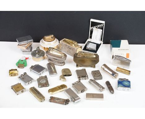 A collection of mainly vintage pocket and table lighters to include Zippo and Ronson examples. 
