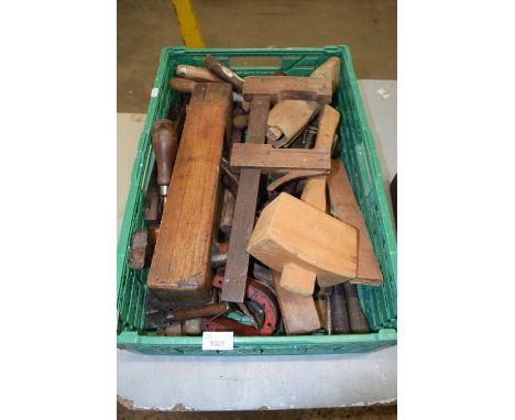 Mixed lot of vintage woodworking tools to include planes, chisels etc